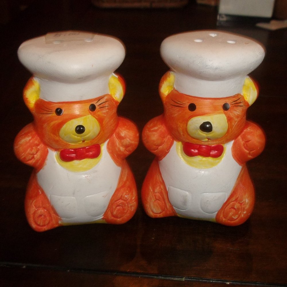 Salt pepper shakers orange bears chef